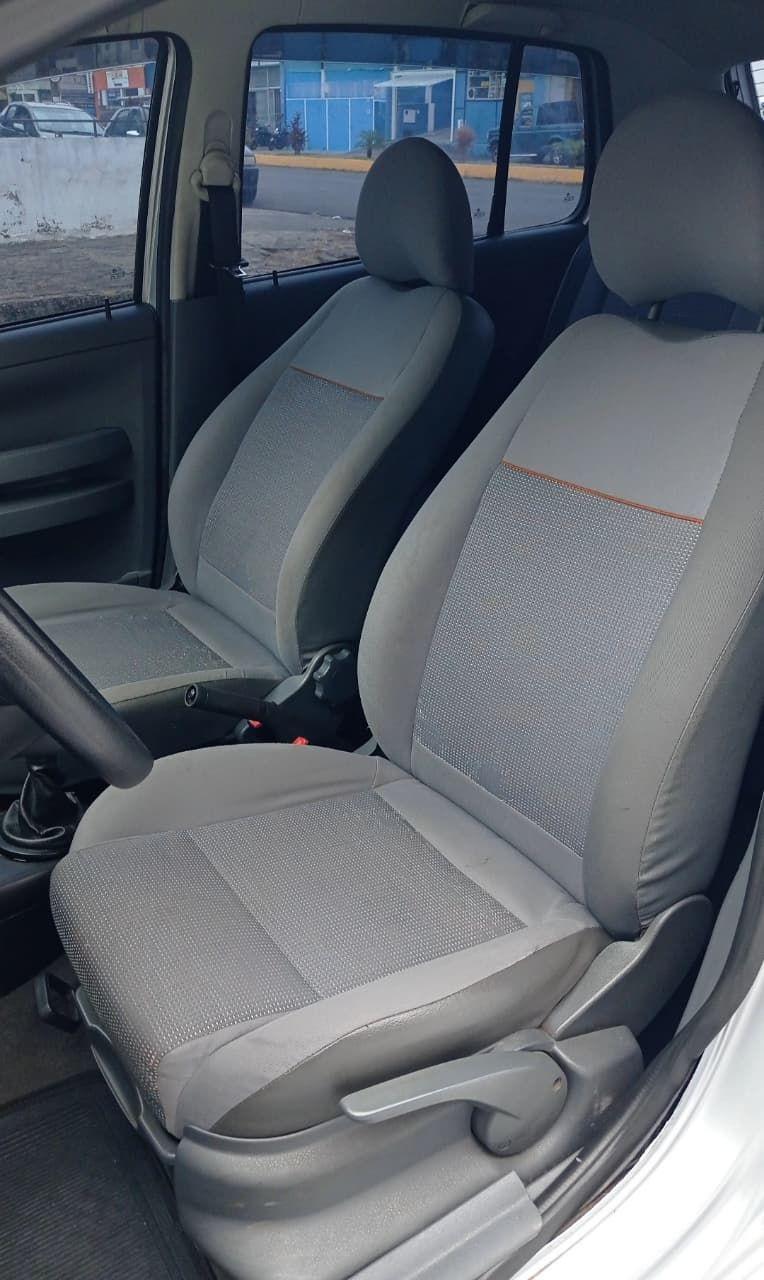 VOLKSWAGEN Fox - Foto