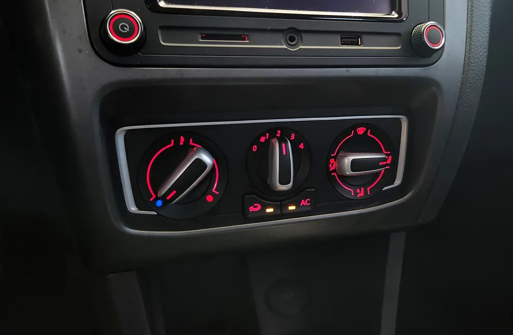 VOLKSWAGEN Fox - Foto