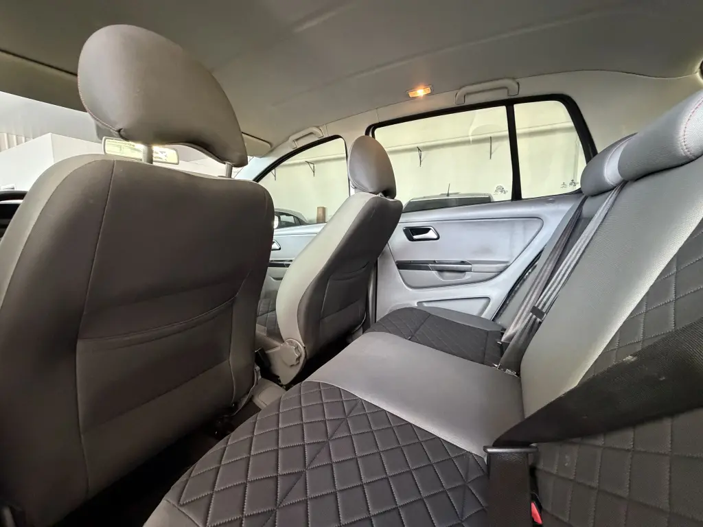 VOLKSWAGEN Fox - Foto