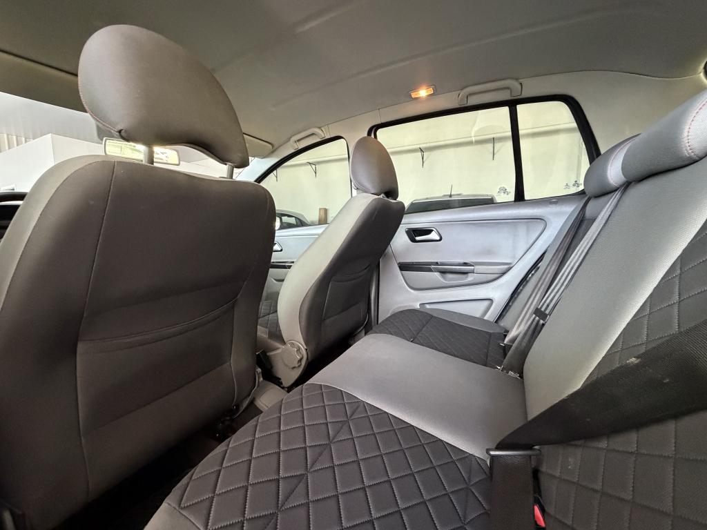 VOLKSWAGEN Fox - Foto