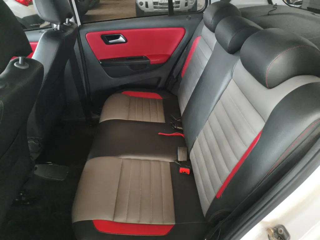 VOLKSWAGEN Fox - Foto