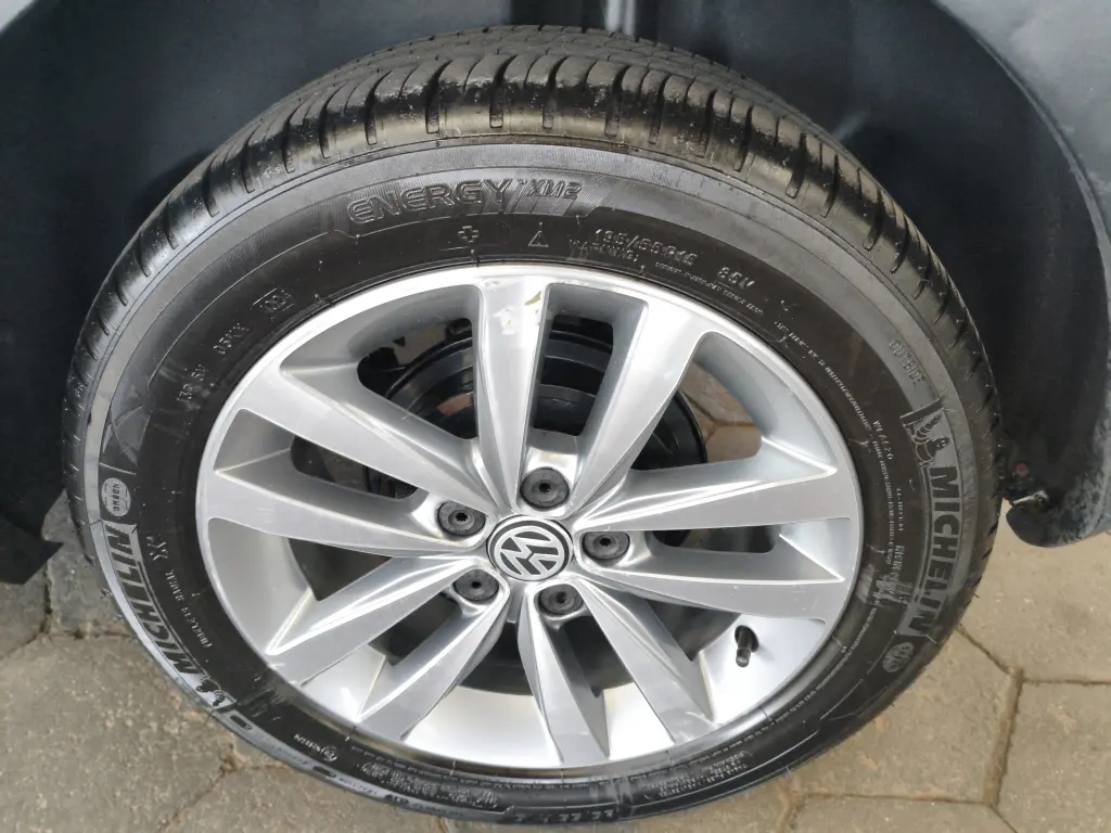VOLKSWAGEN Fox - Foto