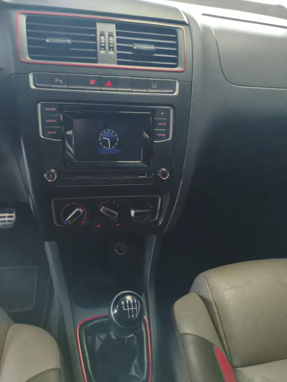 VOLKSWAGEN Fox - Foto