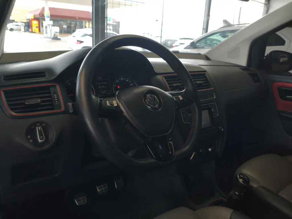 VOLKSWAGEN Fox - Foto