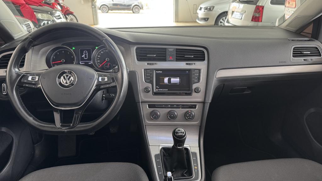 VOLKSWAGEN Golf - Foto