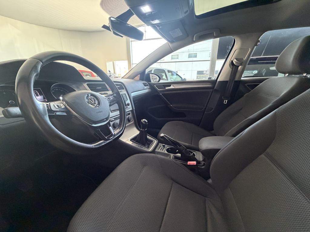 VOLKSWAGEN Golf - Foto