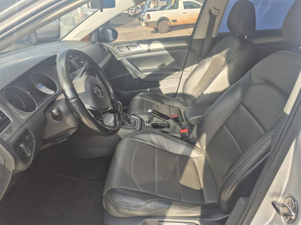 VOLKSWAGEN Golf - Foto