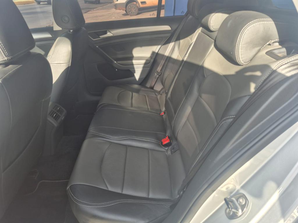 VOLKSWAGEN Golf - Foto