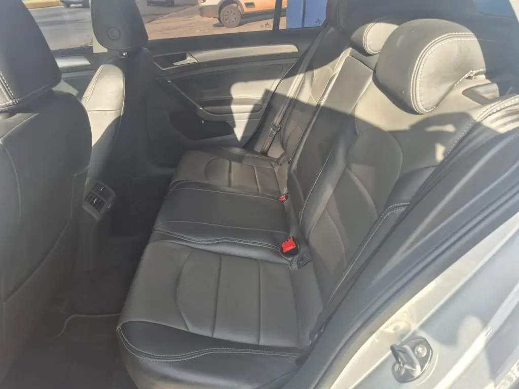 VOLKSWAGEN Golf - Foto