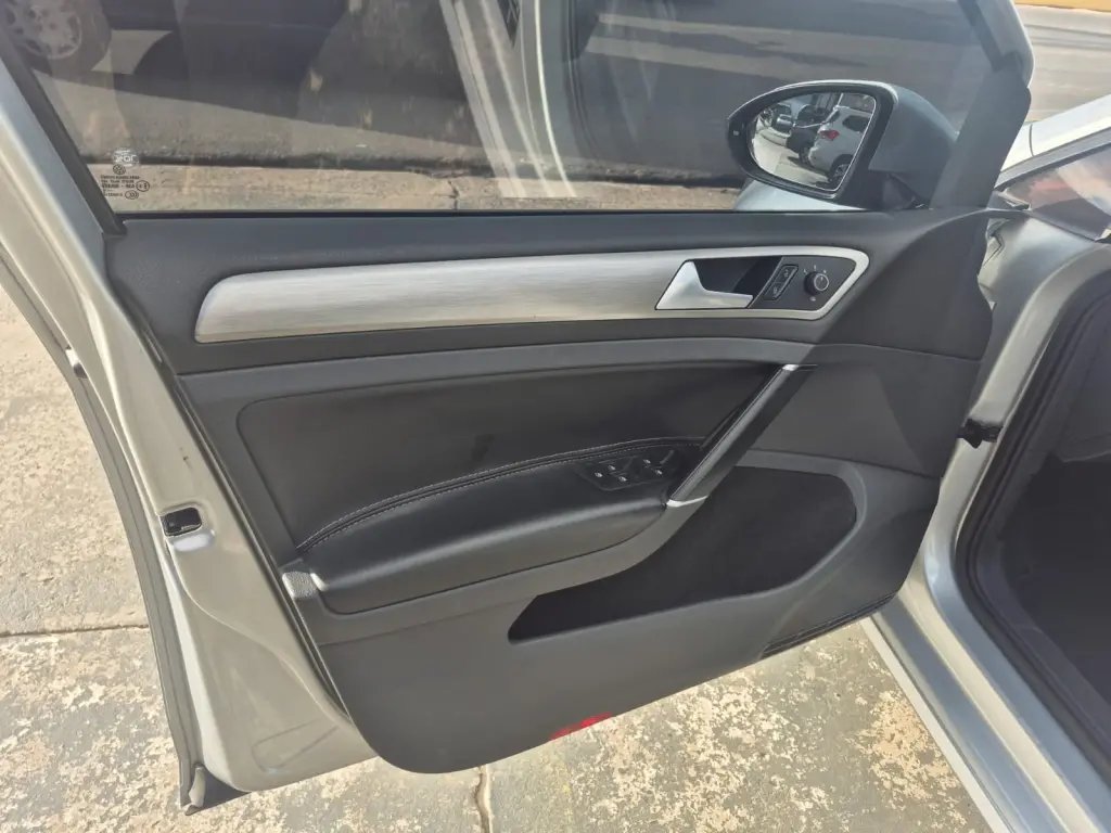 VOLKSWAGEN Golf - Foto