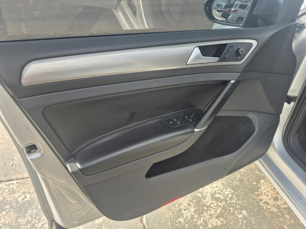 VOLKSWAGEN Golf - Foto