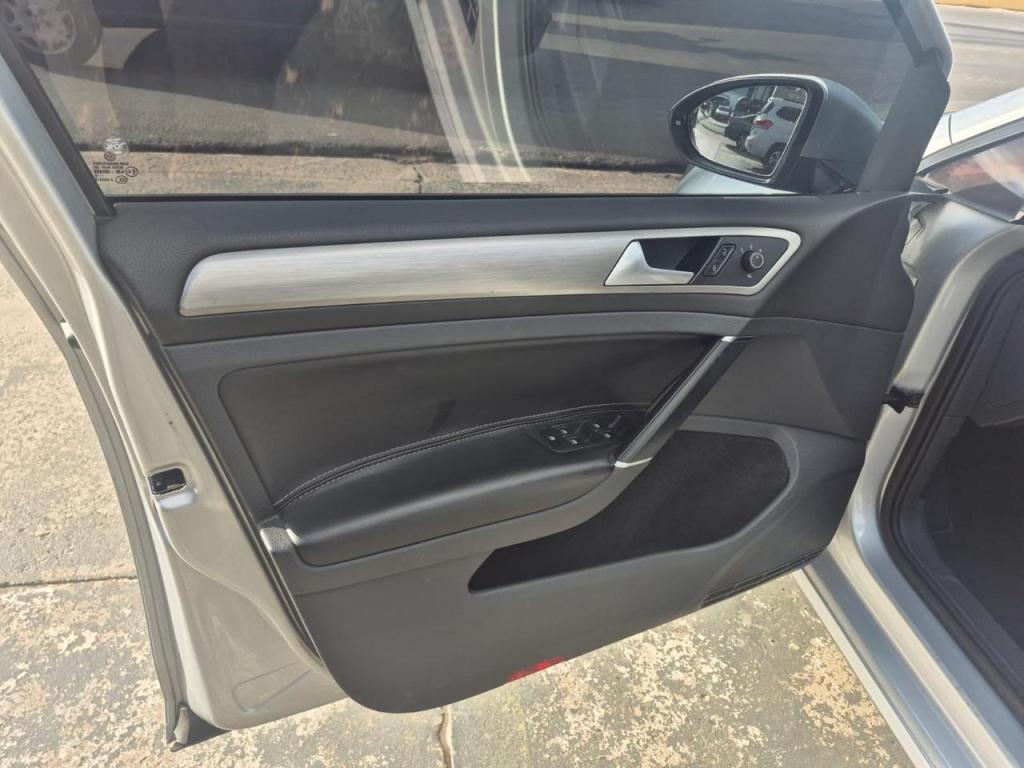 VOLKSWAGEN Golf - Foto