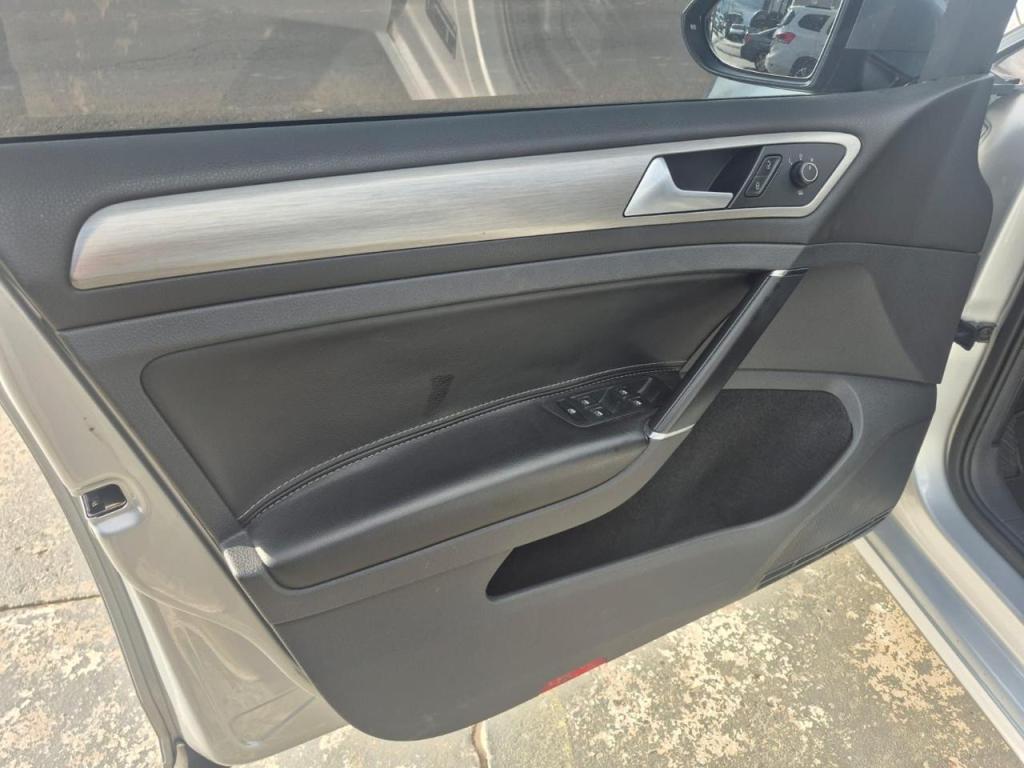 VOLKSWAGEN Golf - Foto