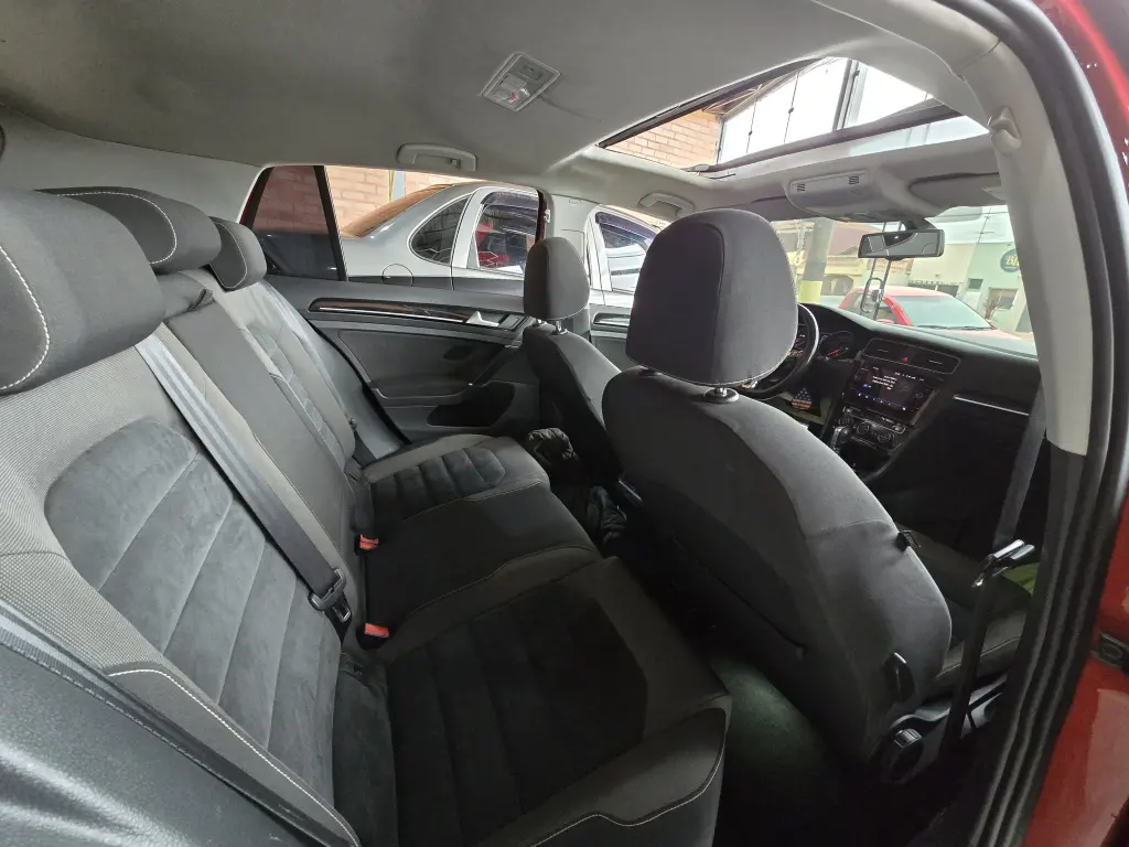 VOLKSWAGEN Golf - Foto