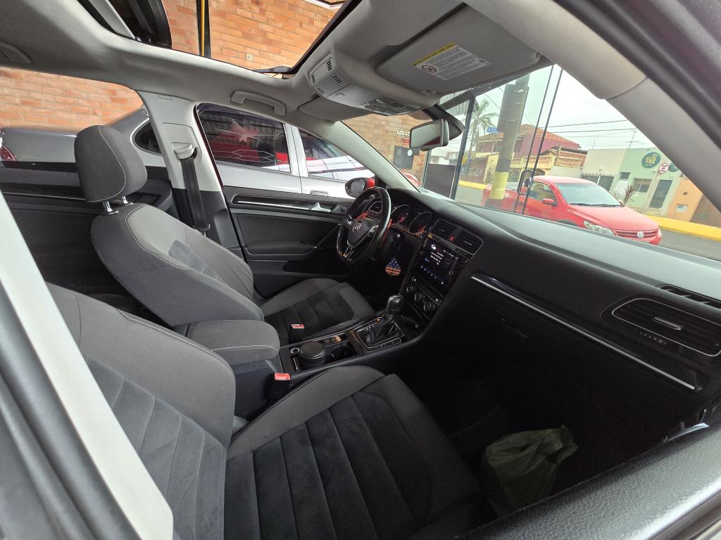 VOLKSWAGEN Golf - Foto