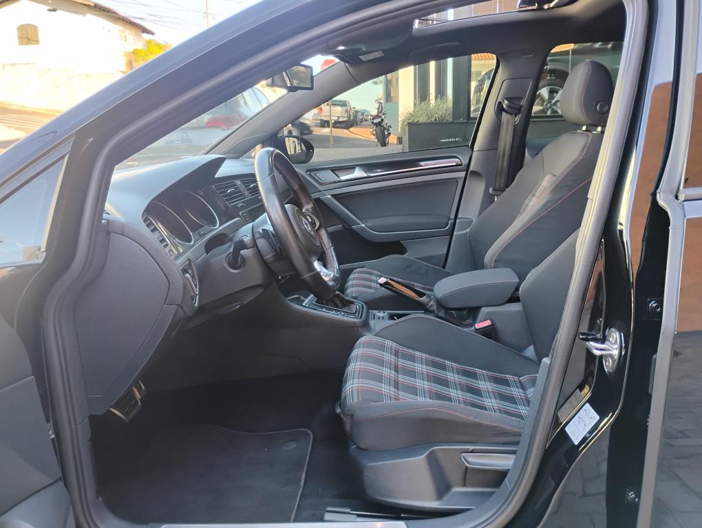 VOLKSWAGEN Golf - Foto