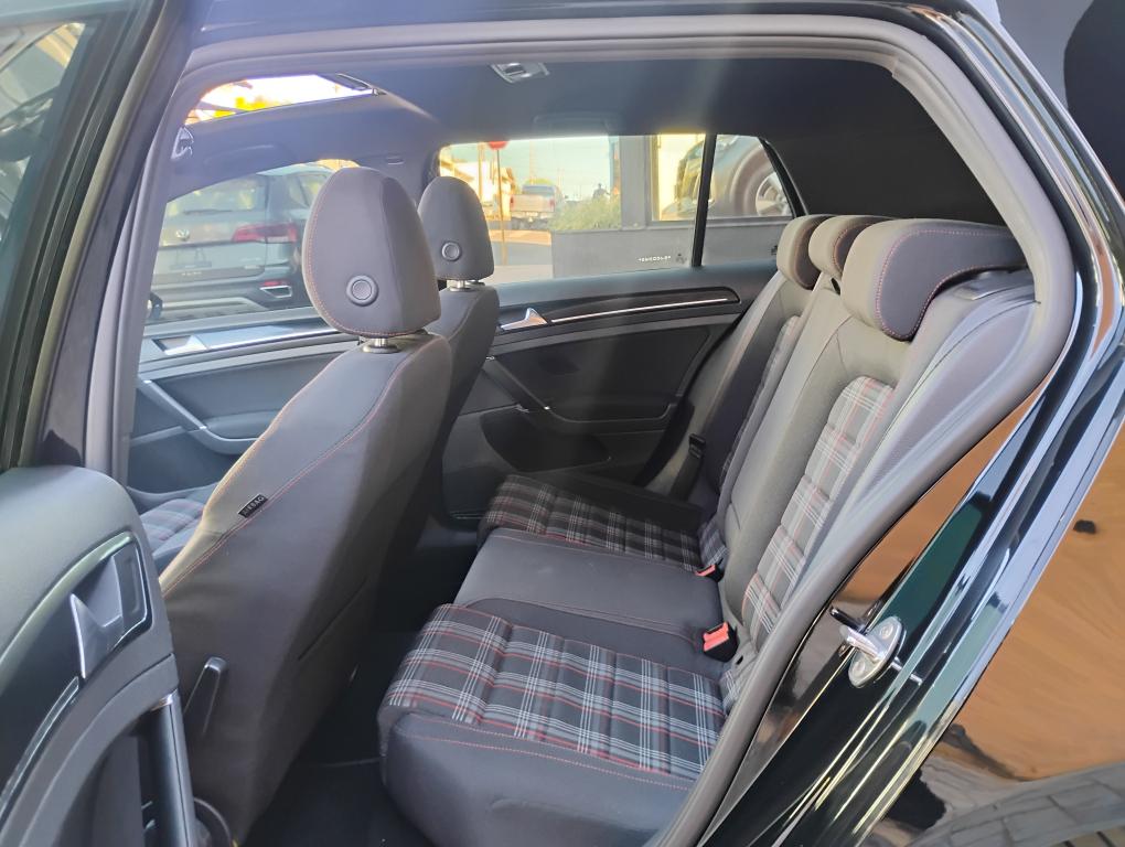 VOLKSWAGEN Golf - Foto