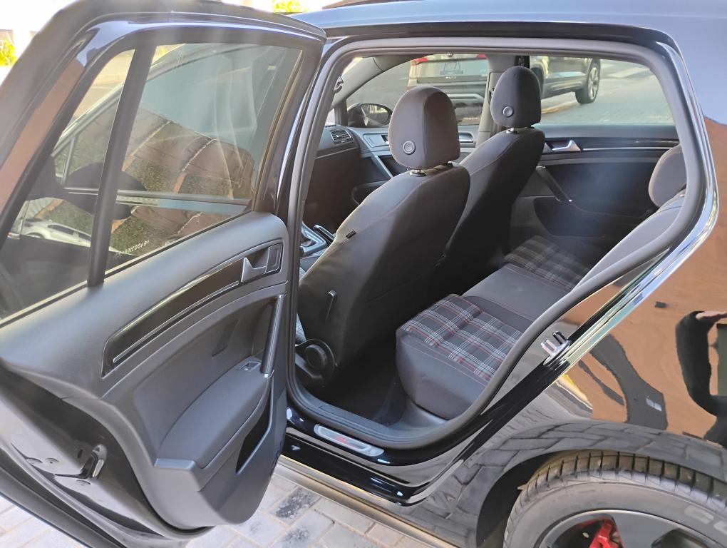 VOLKSWAGEN Golf - Foto