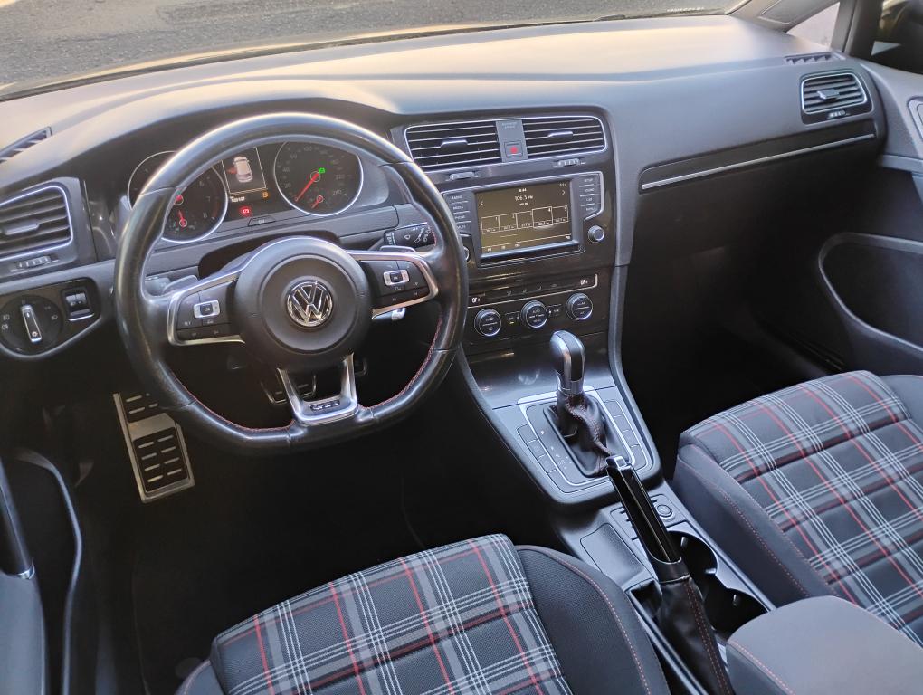 VOLKSWAGEN Golf - Foto