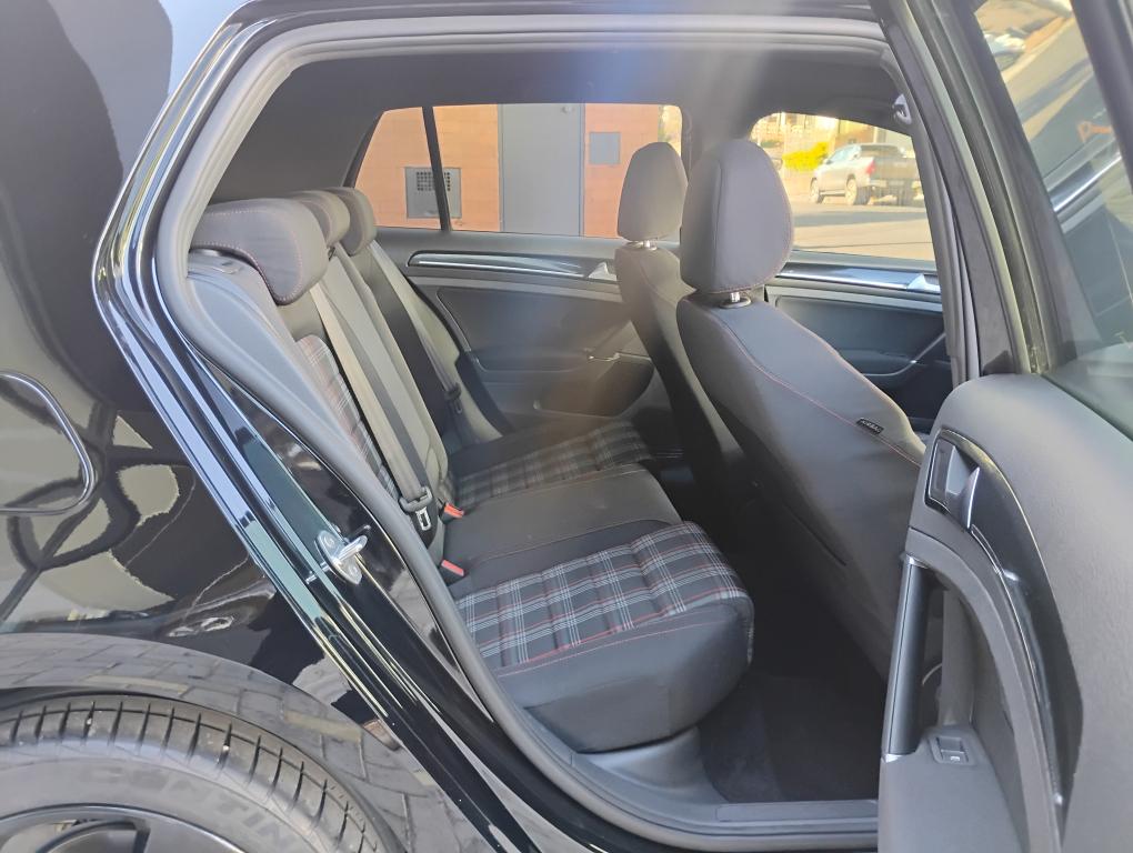 VOLKSWAGEN Golf - Foto