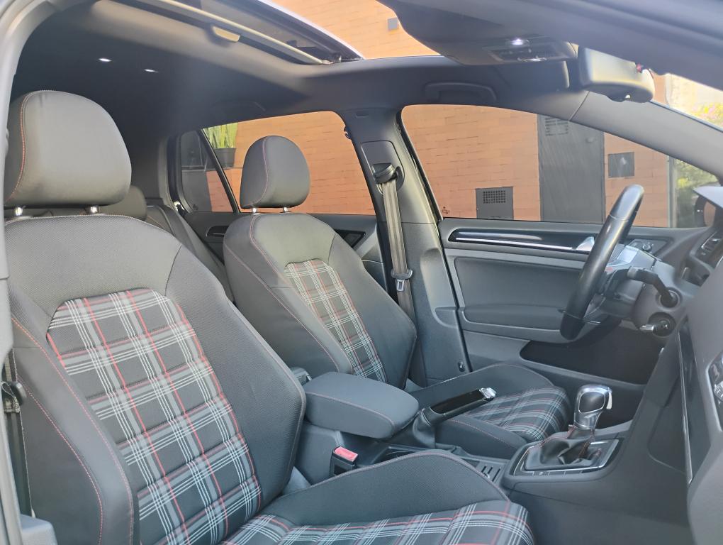 VOLKSWAGEN Golf - Foto