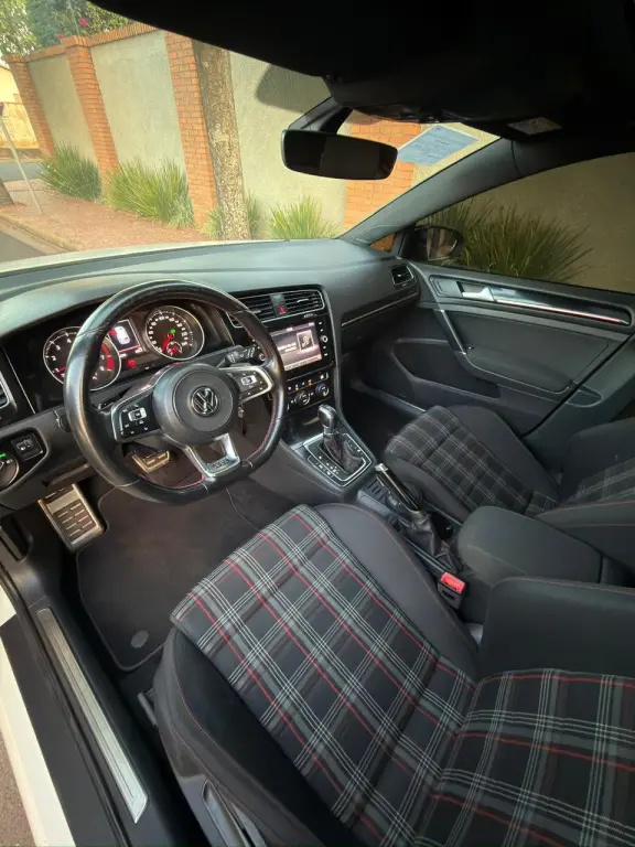VOLKSWAGEN Golf - Foto