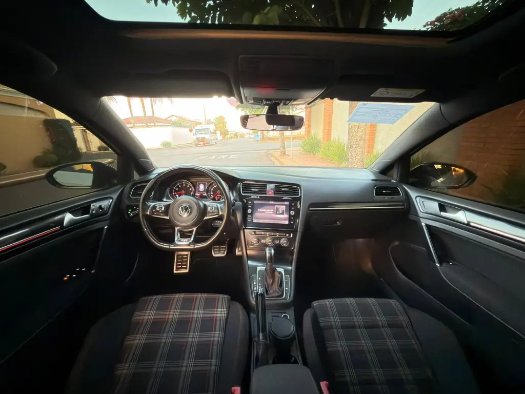VOLKSWAGEN Golf - Foto