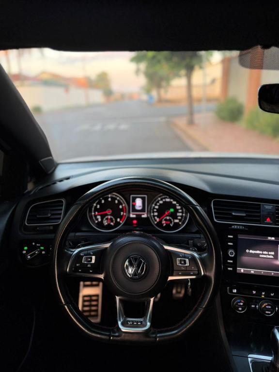 VOLKSWAGEN Golf - Foto