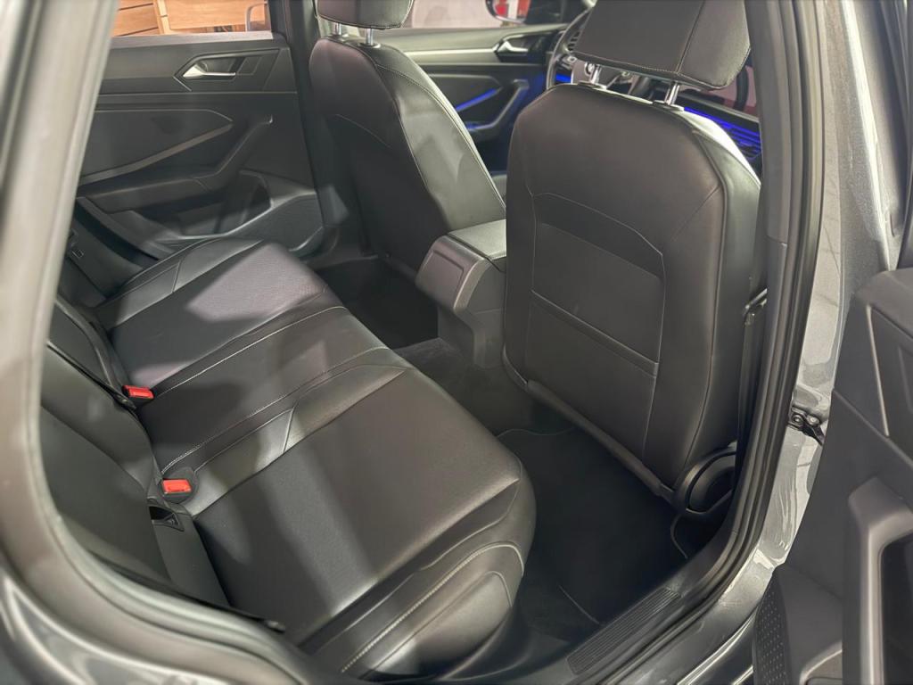 VOLKSWAGEN Jetta - Foto