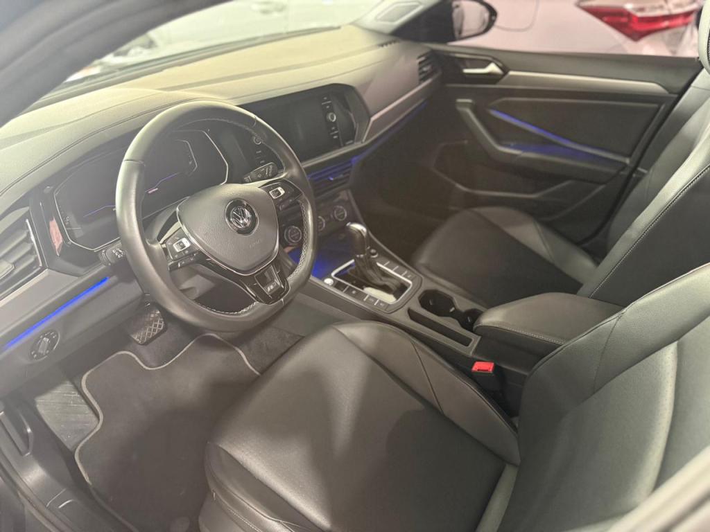 VOLKSWAGEN Jetta - Foto