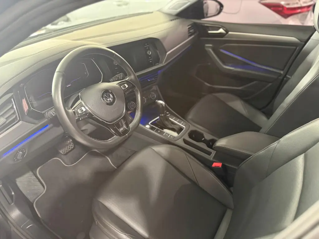 VOLKSWAGEN Jetta - Foto