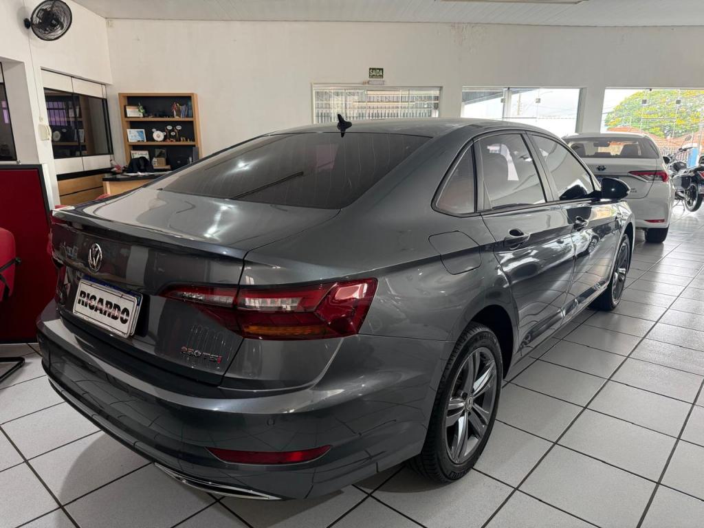 VOLKSWAGEN Jetta - Foto