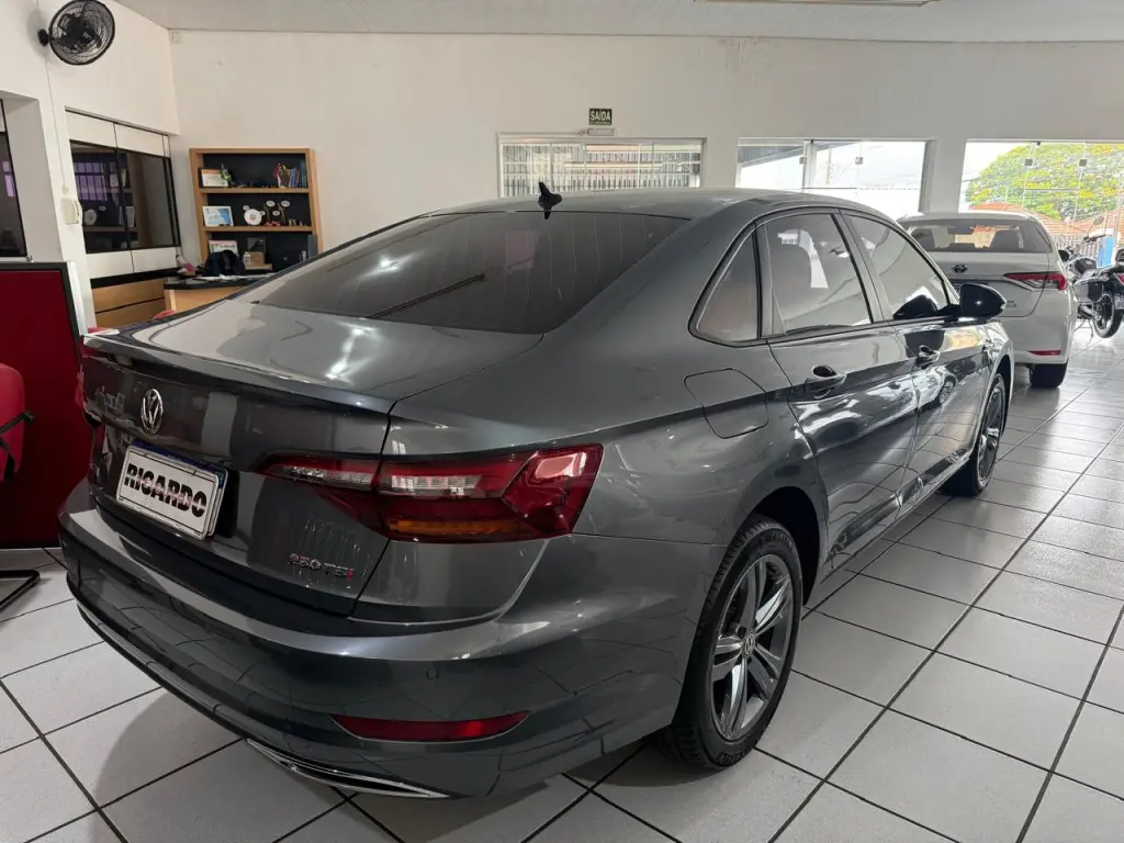 VOLKSWAGEN Jetta - Foto