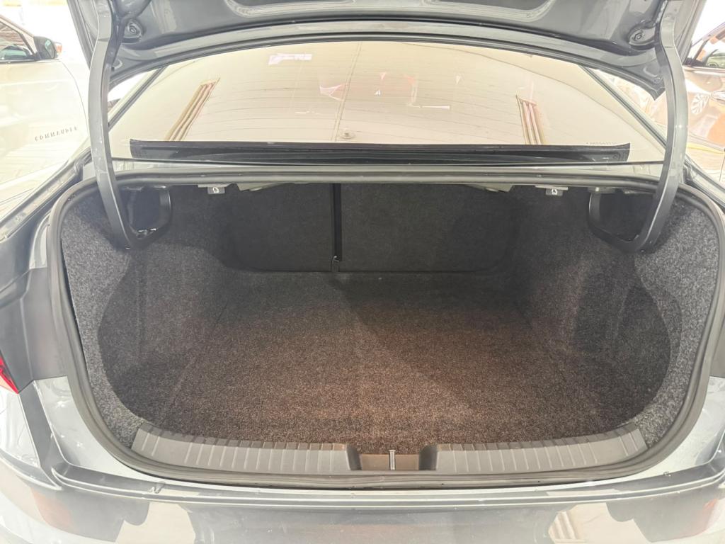 VOLKSWAGEN Jetta - Foto