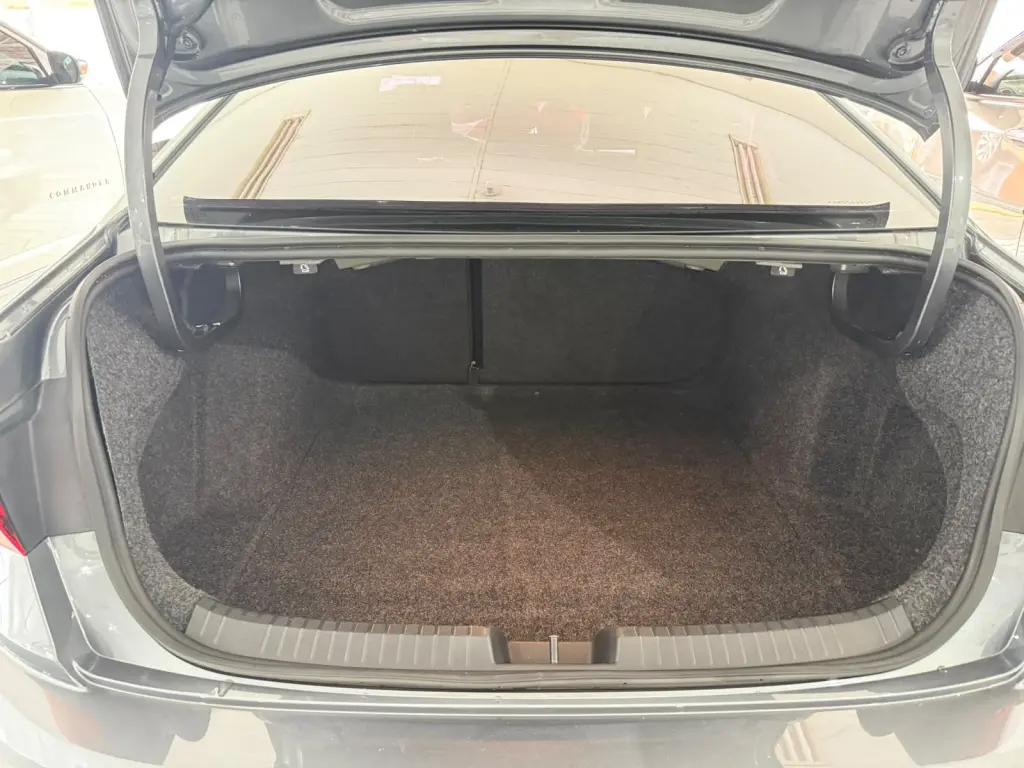 VOLKSWAGEN Jetta - Foto
