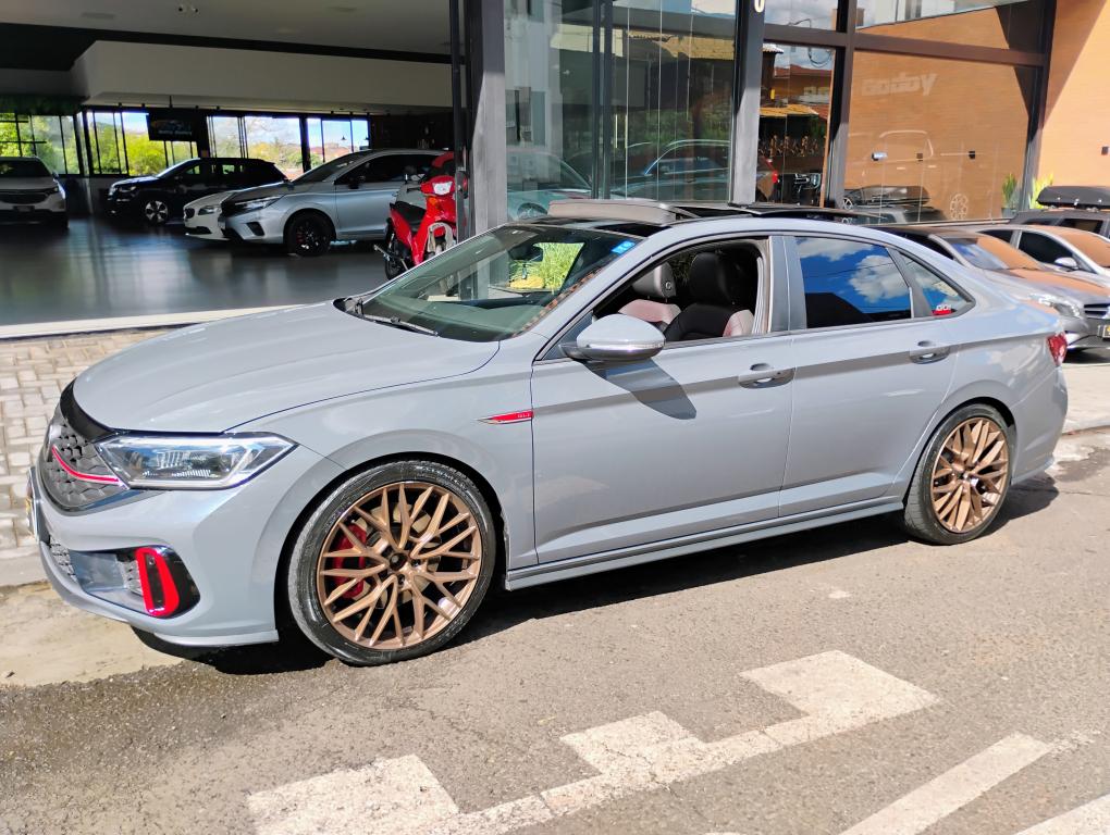 VOLKSWAGEN Jetta - Foto