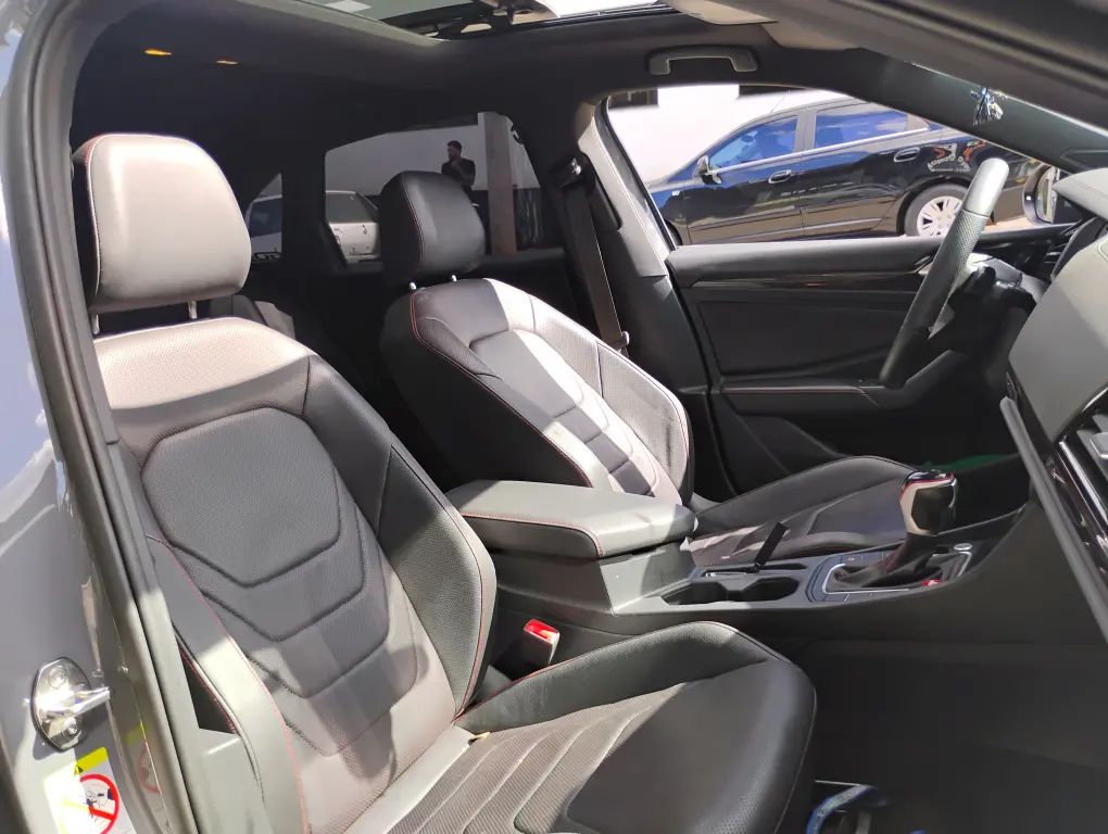 VOLKSWAGEN Jetta - Foto