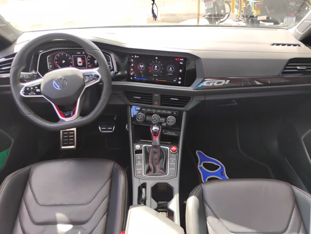 VOLKSWAGEN Jetta - Foto