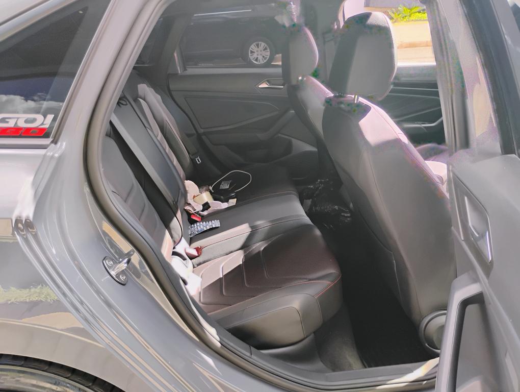 VOLKSWAGEN Jetta - Foto