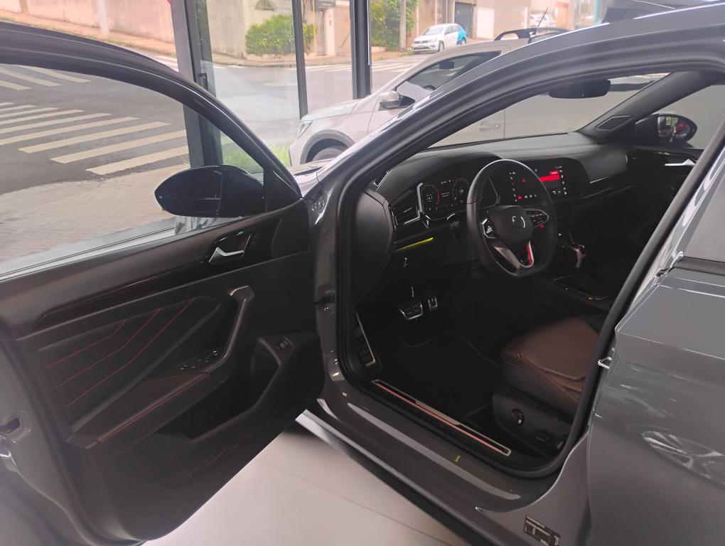 VOLKSWAGEN Jetta - Foto