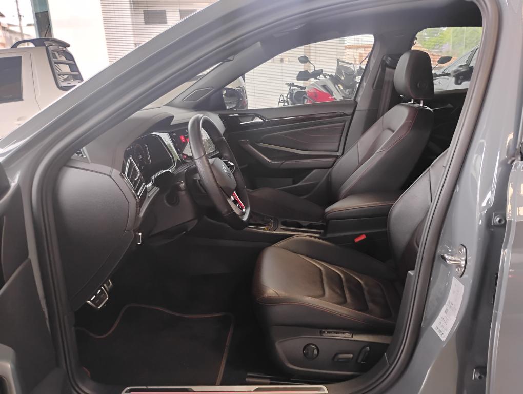 VOLKSWAGEN Jetta - Foto