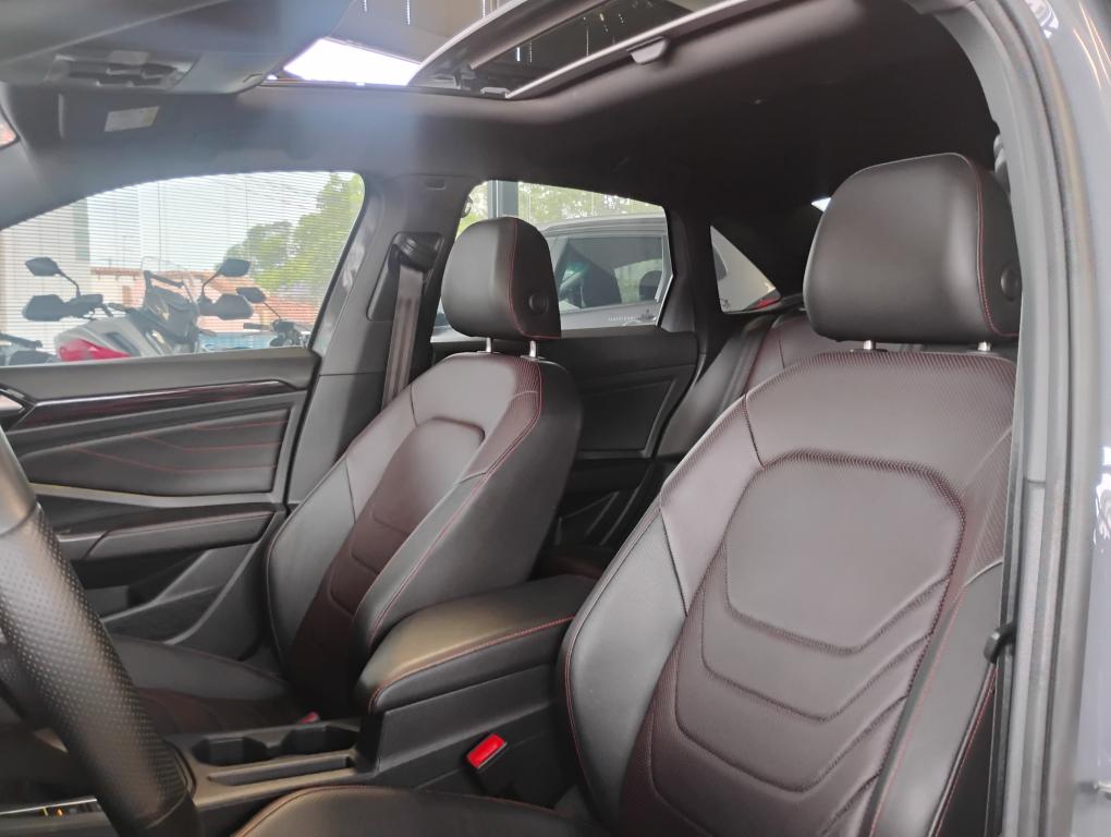 VOLKSWAGEN Jetta - Foto