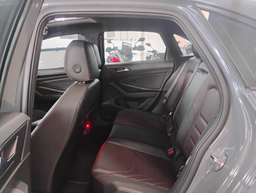 VOLKSWAGEN Jetta - Foto