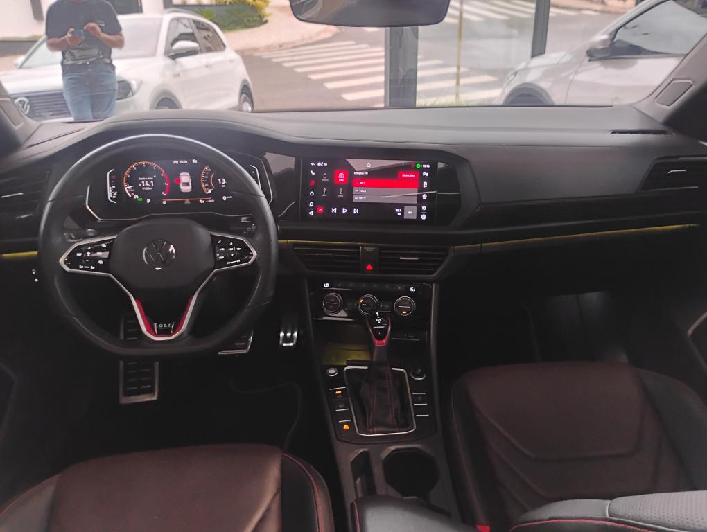 VOLKSWAGEN Jetta - Foto