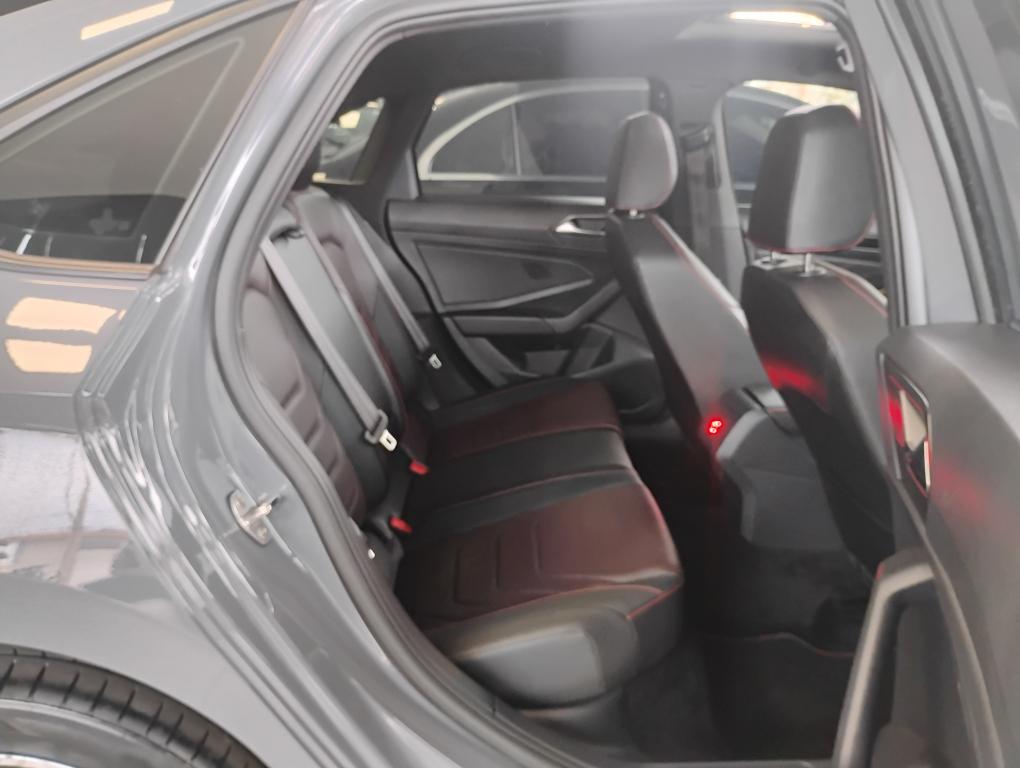 VOLKSWAGEN Jetta - Foto