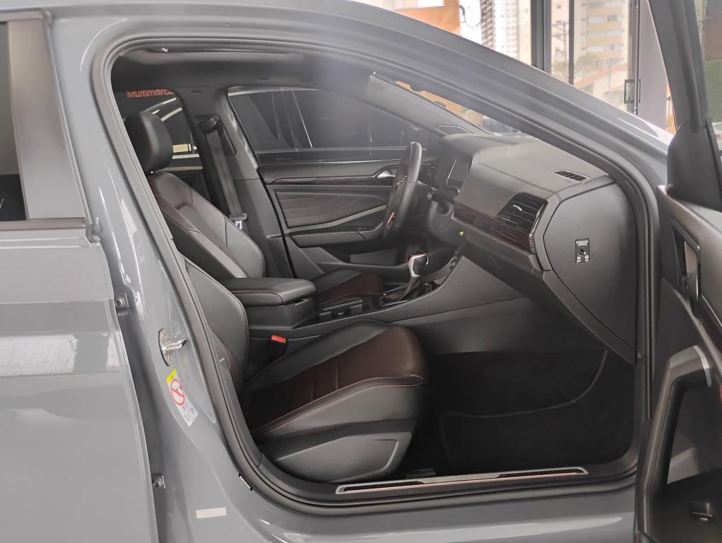 VOLKSWAGEN Jetta - Foto