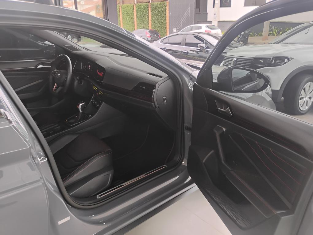 VOLKSWAGEN Jetta - Foto