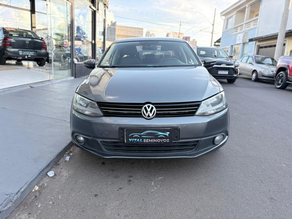 VOLKSWAGEN Jetta - Foto