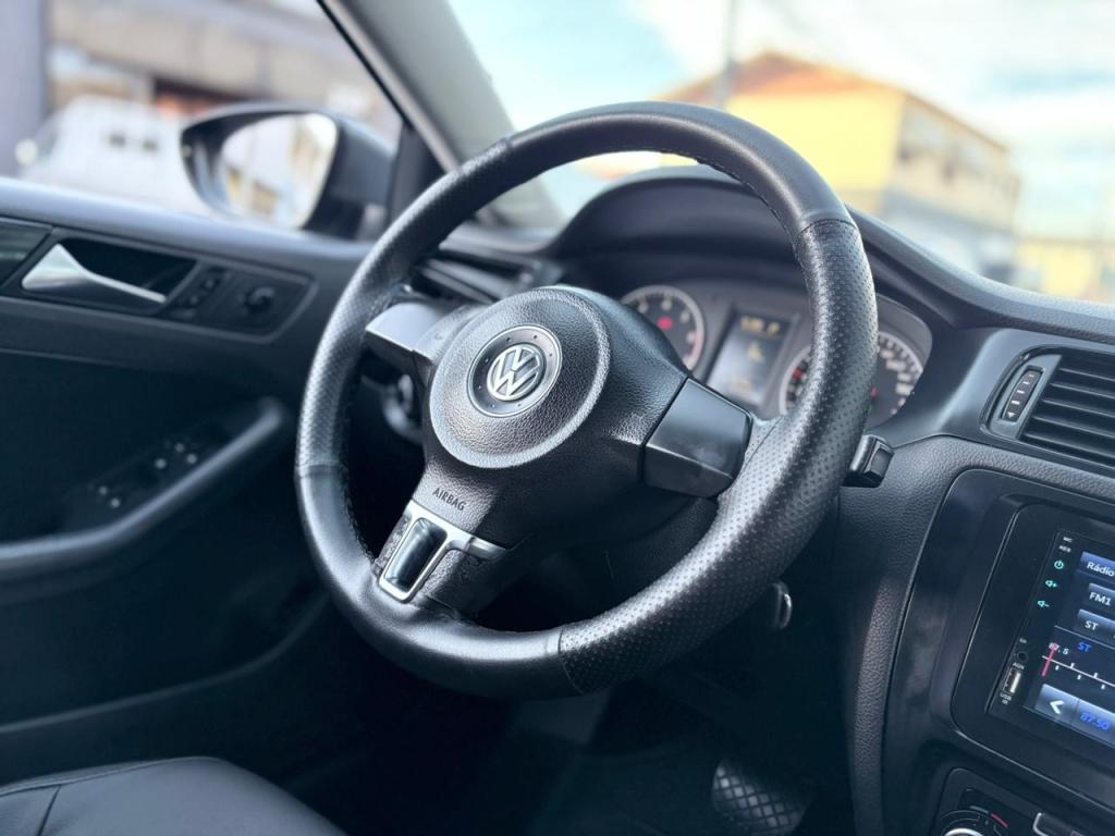 VOLKSWAGEN Jetta - Foto