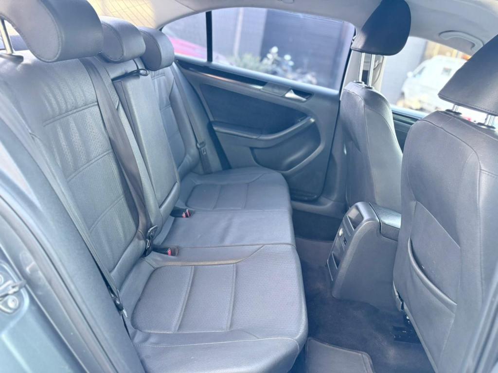 VOLKSWAGEN Jetta - Foto